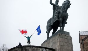 „Грузинска мечта“ поиска забрана на трите основни опозиционни партии: Критици предупреждават за управление чрез терор „Грузинска мечта“ поиска забрана на трите основни опозиционни партии: Критици предупреждават за управление чрез терор