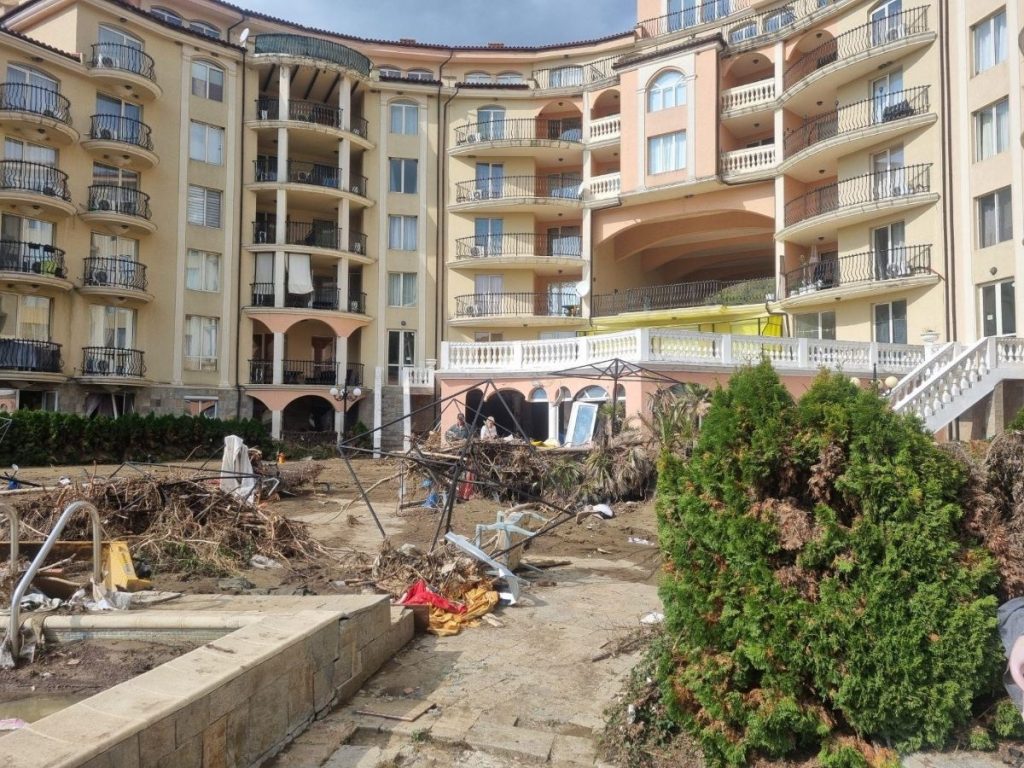 Десетки нарушения по Черноморието: Установено е застрояване на речни корита и дерета, повишаващо риска от наводнения Десетки нарушения по Черноморието: Установено е застрояване на речни корита и дерета, повишаващо риска от наводнения