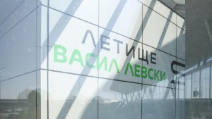 Грозен акт на летище София: Общинска съветничка от арменска делегация е била съблечена при щателна проверка