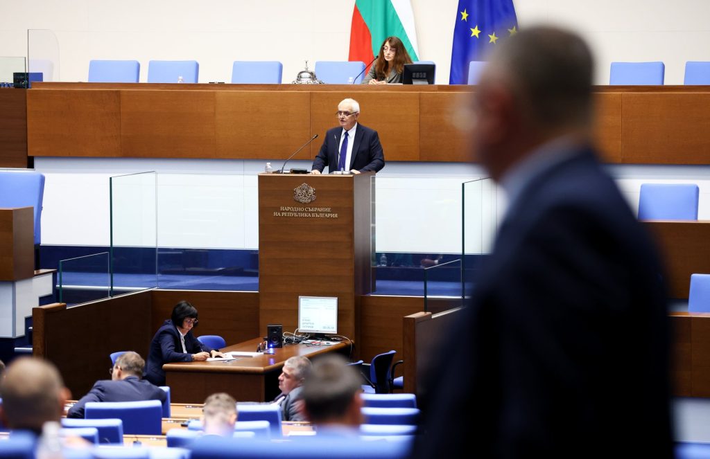 Парламентът разреши използването на оръжие срещу дронове при отбрана на военни обекти Парламентът разреши използването на оръжие срещу дронове при отбрана на военни обекти