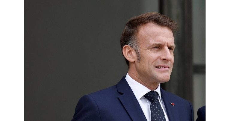 Макрон номинира нов премиер до 48 часа след оставката на Льокорню Макрон номинира нов премиер до 48 часа след оставката на Льокорню