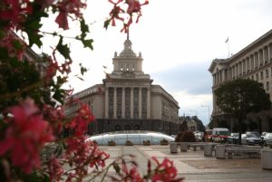 ДАНС и Министерски съвет ще одобряват продажбата на „Лукойл-Нефтохим“: НС прие законовите промени на първо четене