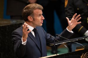 Левицата във Франция: Макрон няма да посочи премиер от нашите редици. Търси се шестият министър-председател