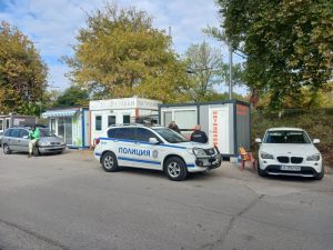 Обвинения срещу служител на КАТ-Хасково и помагач след акция на МВР