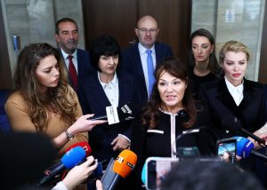 Комуникационна грешка във "Величие": Депутатите се извиниха "трикратно" на Ивелин Михайлов след скандала с кворума