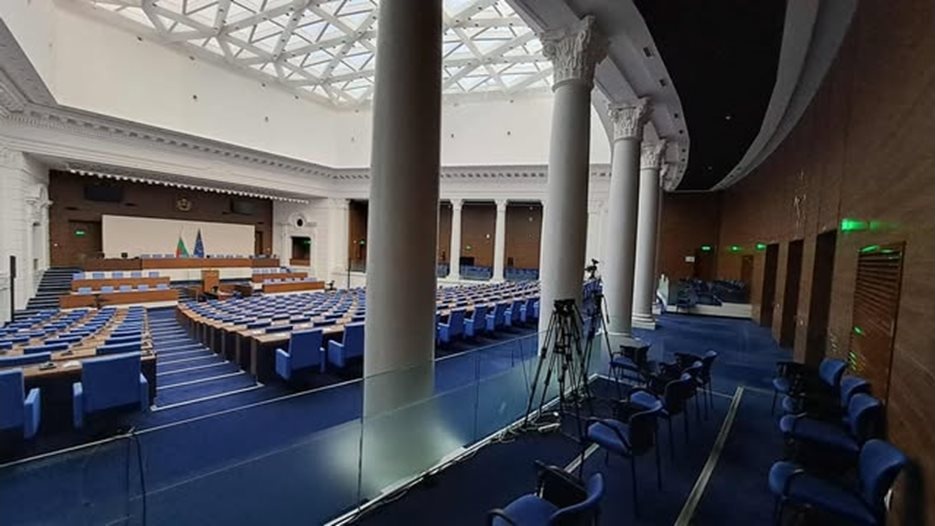 Трети ден без кворум: Парламентът не успя да започне работа, регистрираха се само 53-ма депутати Трети ден без кворум: Парламентът не успя да започне работа, регистрираха се само 53-ма депутати