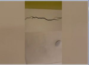 Притеснения в 93-то СУ: Родители алармират за пукнатини и неясна безопасност на сградата от 2014 г.