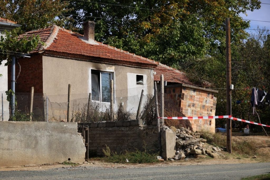 Тройното убийство в Люляково: Обвиняемият Фахри е следял жертвите си дни наред, действал е с особена жестокост Тройното убийство в Люляково: Обвиняемият Фахри е следял жертвите си дни наред, действал е с особена жестокост