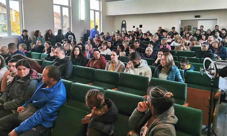 След бурни дебати: Маршрутка № 5 за Труд тръгва от утре с нов график, изготвен от жителите След бурни дебати: Маршрутка № 5 за Труд тръгва от утре с нов график, изготвен от жителите