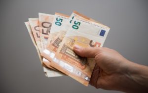 Как да посрещнем еврото: Търговците връщат ресто само в новата валута от полунощ на 1 януари 2026 г. Как да посрещнем еврото: Търговците връщат ресто само в новата валута от полунощ на 1 януари 2026 г.