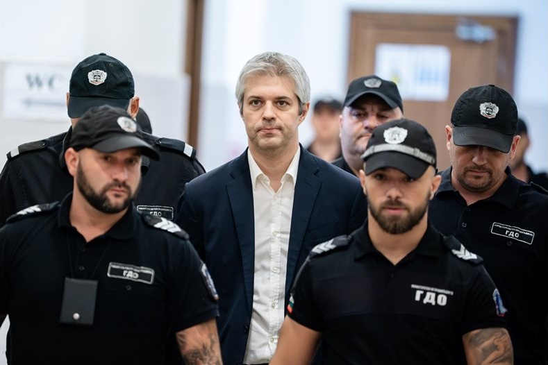 Приключи разследването срещу Благомир Коцев: Ново обвинение за принуда и прецизирани текстове за подкупи Приключи разследването срещу Благомир Коцев: Ново обвинение за принуда и прецизирани текстове за подкупи