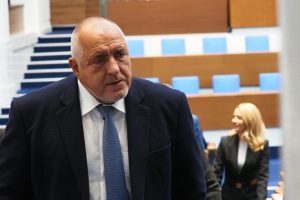 Борисов изпълни „мъжката си дума“: Подписа оставката на шефа на КПК Антон Славчев на фона на дебат за закриване на комисията Борисов изпълни „мъжката си дума“: Подписа оставката на шефа на КПК Антон Славчев на фона на дебат за закриване на комисията