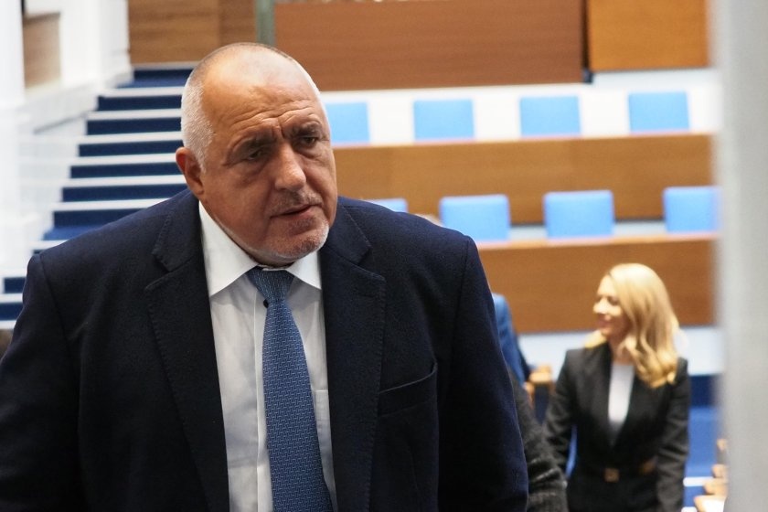 Борисов изпълни „мъжката си дума“: Подписа оставката на шефа на КПК Антон Славчев на фона на дебат за закриване на комисията Борисов изпълни „мъжката си дума“: Подписа оставката на шефа на КПК Антон Славчев на фона на дебат за закриване на комисията