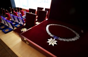 Мариан Бачев отличи 36 творци и учени с наградата „Златен век“ по повод Деня на народните будители Мариан Бачев отличи 36 творци и учени с наградата „Златен век“ по повод Деня на народните будители