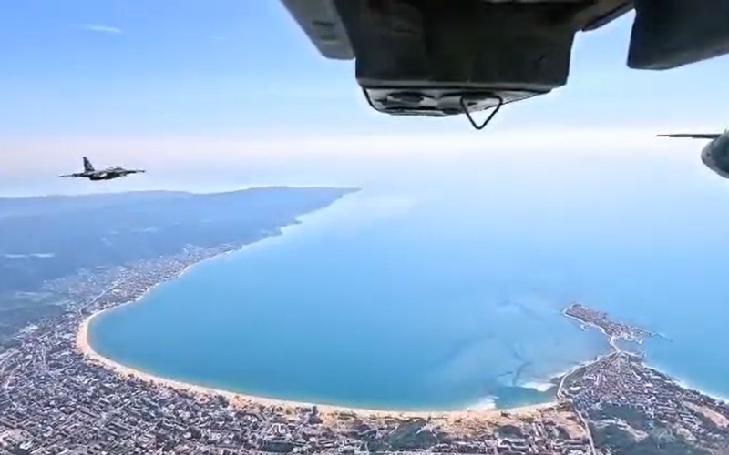 Щурмови самолети Су-25 от Безмер проведоха интензивна морска подготовка над Черно море Щурмови самолети Су-25 от Безмер проведоха интензивна морска подготовка над Черно море