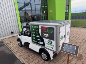 Ari Motors представи камионче 458: Реклама чрез слънчева енергия, без да влияе на пробега