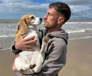 Арън Рамзи удвои наградата за изчезналото си куче Хейло до $20 000