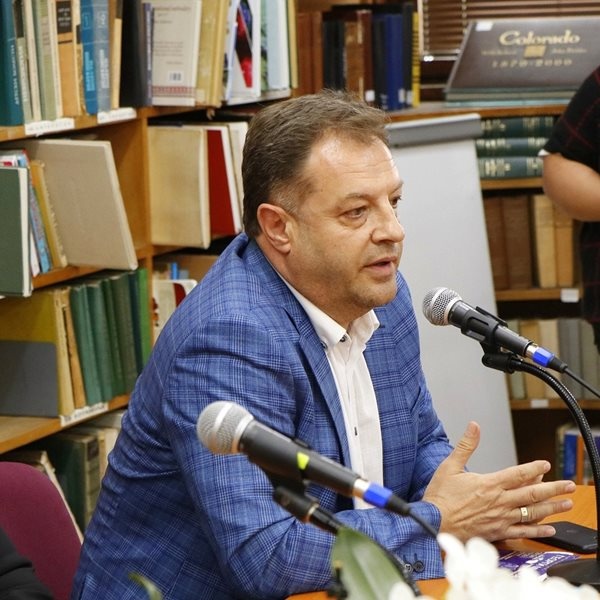 Кметът Панов: Вярата и словото опазиха българския дух, прекланяме се и пред съвременните будители Кметът Панов: Вярата и словото опазиха българския дух, прекланяме се и пред съвременните будители