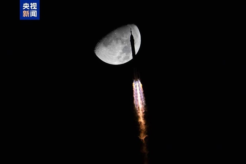 Китай успешно изстреля „Шънджоу-21“: Новият екипаж пое към орбита за шест месеца Китай успешно изстреля „Шънджоу-21“: Новият екипаж пое към орбита за шест месеца