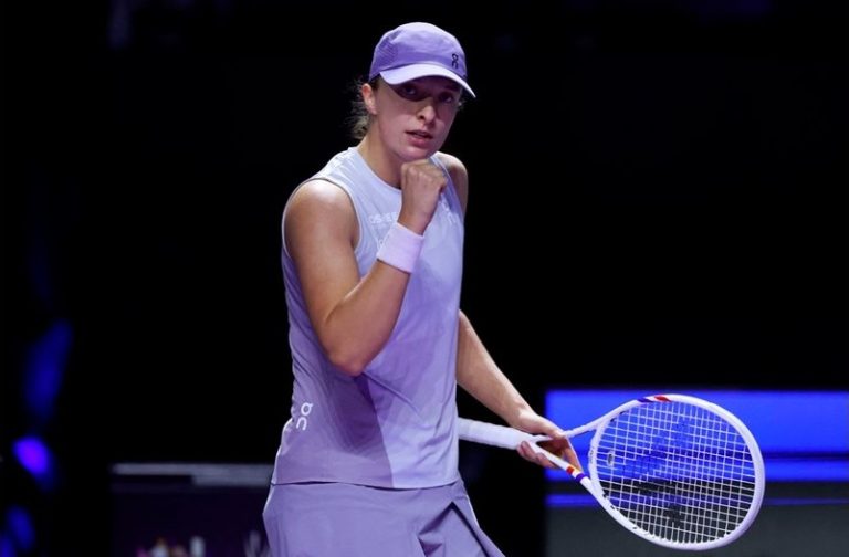 Швьонтек и Рибакина с доминантен старт на финалите на WTA в Рияд