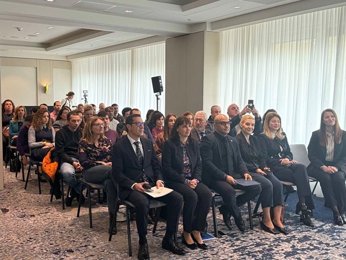 Камарата на строителите призова българи във Франкфурт да се завърнат: Обещават европейски стандарт на заплащане и ръководни позиции Камарата на строителите призова българи във Франкфурт да се завърнат: Обещават европейски стандарт на заплащане и ръководни позиции