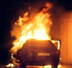 Подпалиха автомобилите на инспектор от Главната инспекция по труда в Монтана: Започна разследване