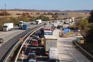 Критична ситуация по 'Тракия': Задръствания до 3 часа и 19 години отлагане на резервния път