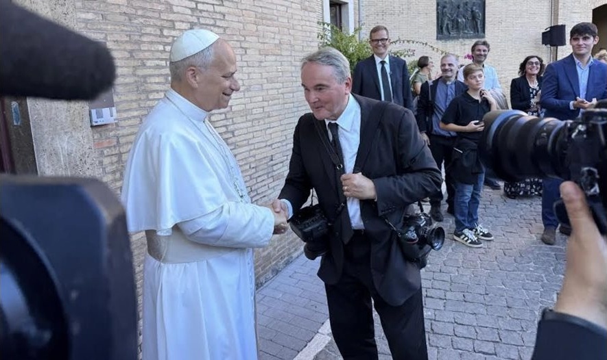 Франческо Сфорца: Фотографът на петима папи се пенсионира след 48 години служба