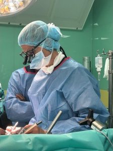 Кардиохирурзи в „Пълмед“ с първа за Пловдив имплантация на иновативна аортна клапа Edwards Resilia