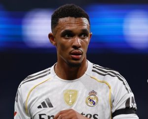 Феновете на „Ливърпул“ готвят „ад“ за предателя Арнолд при завръщането му на „Анфийлд“