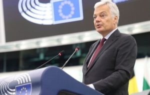 Бивш белгийски еврокомисар Дидие Рейндерс е обвинен в пране на пари за 1 милион евро