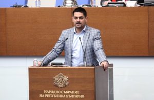 Парламентът отхвърли проекта на МЕЧ за одържавяване на „Лукойл“, депутатите обсъждат особен управител