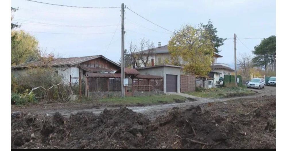 Единственият път до домовете им е частен имот: 30 семейства в „Суходол“ заплашени от откъсване