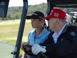 Кай Тръмп: Президентът Тръмп ѝ дава уроци по голф и живот, а тя му показва как се прави инфлуенсърски влог