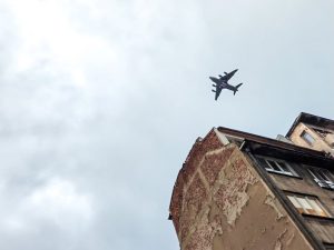 Американският C-17 Globemaster III кацна в София: Стратегическият транспортен самолет посети база „Враждебна“