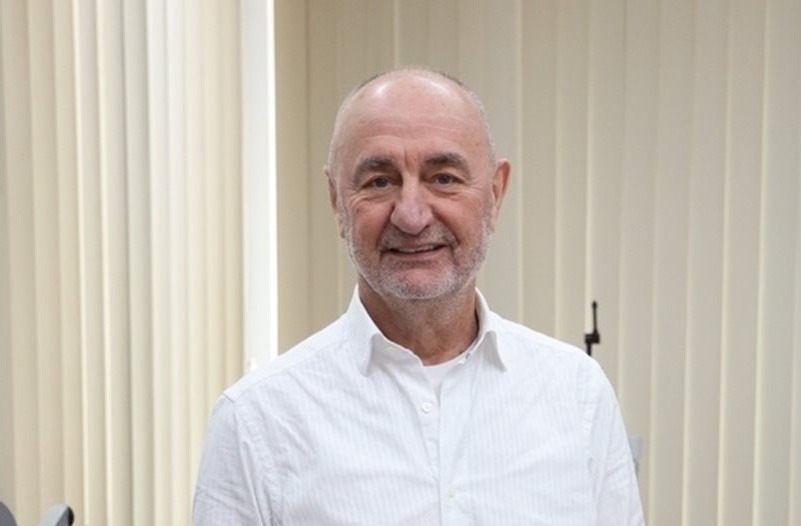 Трансплантация на роговица: Доц. Андреев въведе у нас метод, подменящ мембрана, 4 пъти по-тънка от косъм