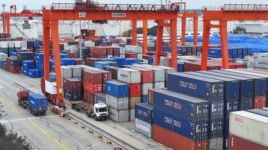 Външната търговия на Китай расте стабилно: Ръст от 3.6% за десет месеца, фокусът е върху „Един пояс, един път“