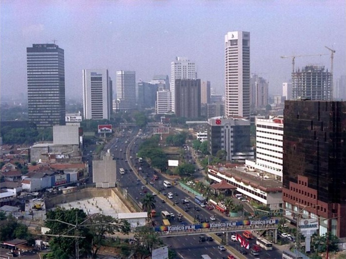 Експлозия в Джакарта рани 54 души близо до училище: Разследването продължава