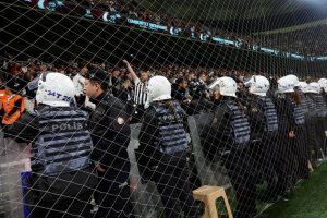 Турският футбол в дълбока криза: Арестуваха президент на клуб от елита и 17 съдии заради мащабен скандал със залози