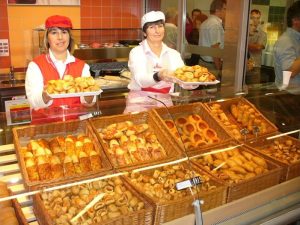 От „кроасан с масло“ до югославския хибрид: Защо етикетите в магазините са подвеждащи