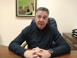 Атанас Узунов навършва 70: Защо най-успешният български рефер избягва родните мачове