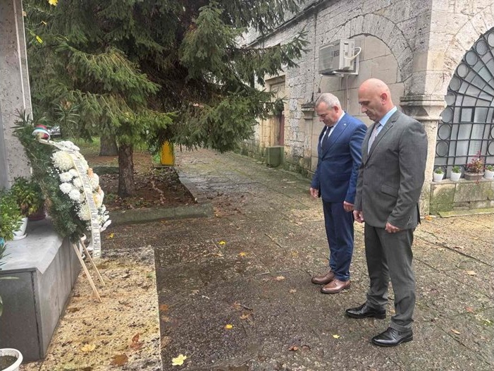 МВР Добрич почете загиналите в дълг, 33 служители получиха отличия за професионализъм