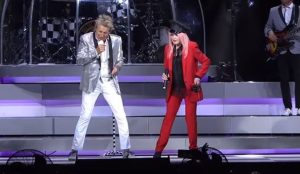 Синди Лопър и „Ауткаст“ влизат в Залата на славата на рокендрола, Лопър получава шоу във Вегас