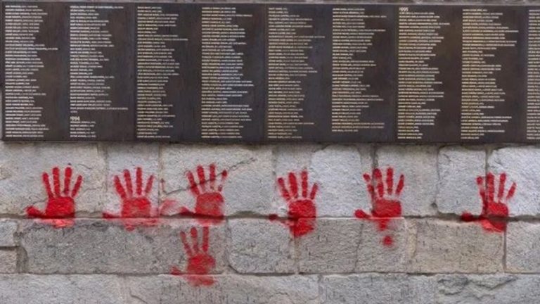 Съпругата на осъдения за оскверняване на Мемориала в Париж: Искаха „Стоп на войните“, а получиха присъда по политика Съпругата на осъдения за оскверняване на Мемориала в Париж: Искаха „Стоп на войните“, а получиха присъда по политика