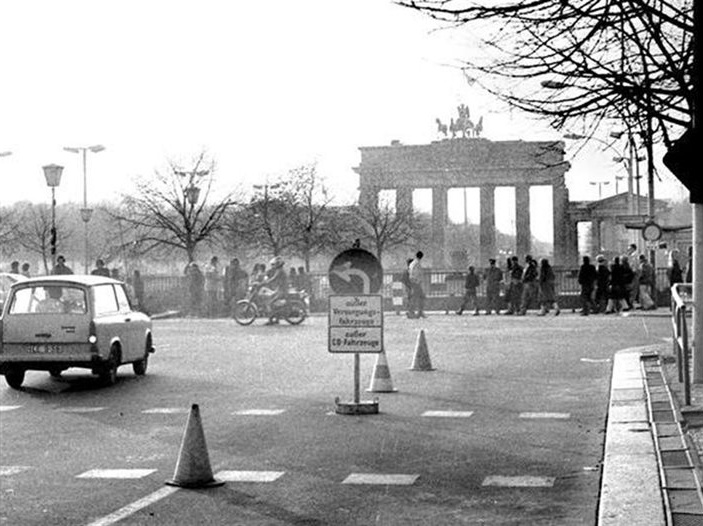 36 години от края на разделението: Как пада Берлинската стена и защо 9 ноември е толкова специален за Германия