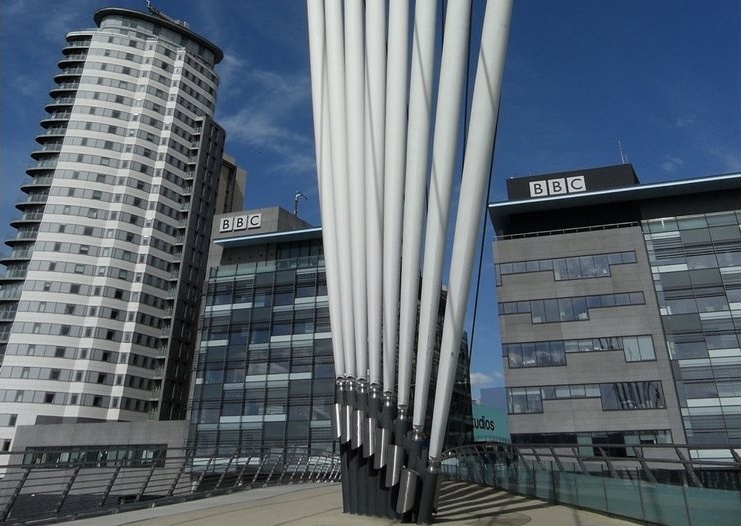 Генералният директор на Би Би Си подаде оставка след скандал с манипулиран монтаж на реч на президента Тръмп