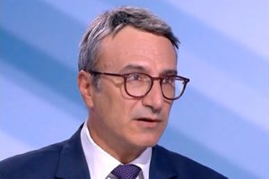 Трайчо Трайков: Разпореждането с активите на "Лукойл" е "изключителен тънък юридически лед"