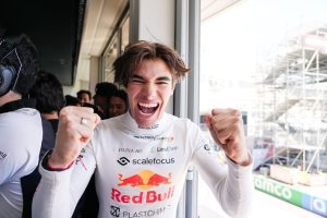 Никола Цолов дебютира във Формула 2: Българският лъв в Катар и Абу Даби