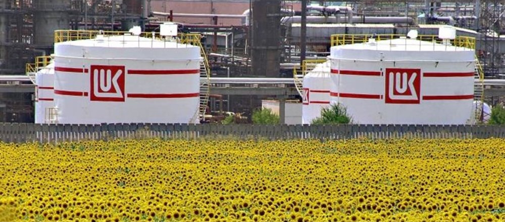 Блокираната сделка с „Гънвор“ отваря пътя на „Роснефт“ за поглъщане на „Лукойл“, застрашавайки активи за €14 млрд.