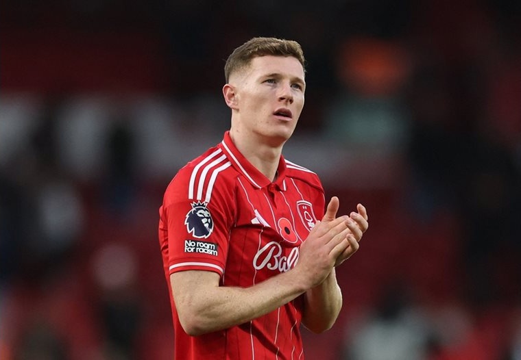 Манчестър Юнайтед подготвя оферта за 120 милиона евро за халф от Нотингам